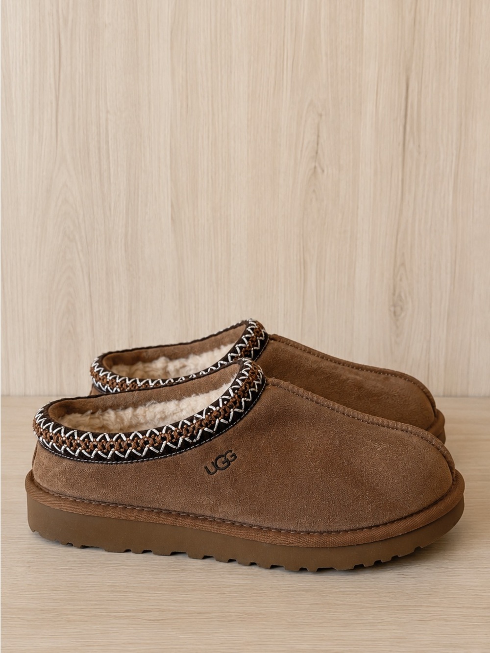 UGG Coquette Women’s Size 8 Chestnut Brown Suede Shearling Lined Mule Slippers